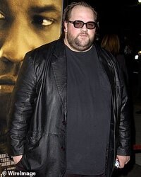 23246866-7874031-Actor_Ethan_Suplee_s_physical_transformation_has_shocked_the_int-m-1_15786831...jpg