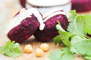 Beet-falafels_2a.jpg