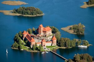 trakai-castle.jpg