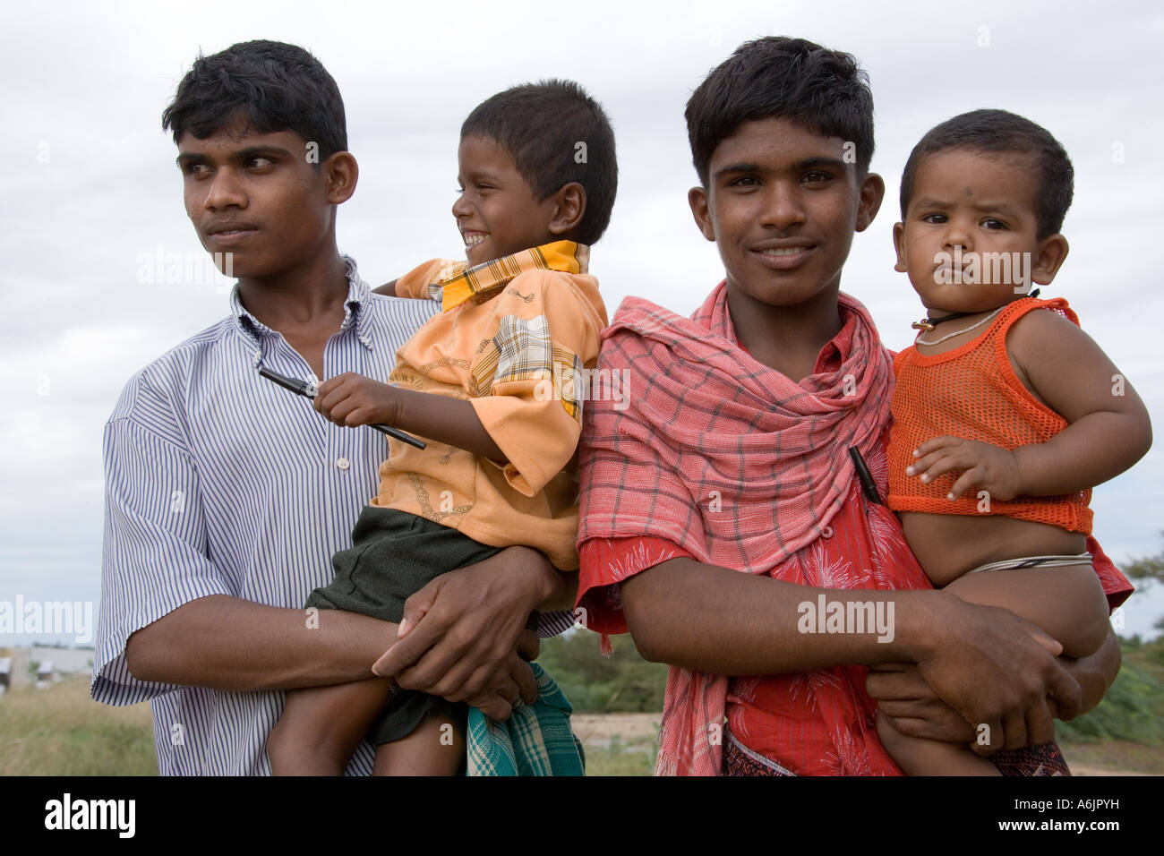 young-tamil-men-holding-there-sons-in-the-chettinad-area-of-tamil-A6JPYH.jpg