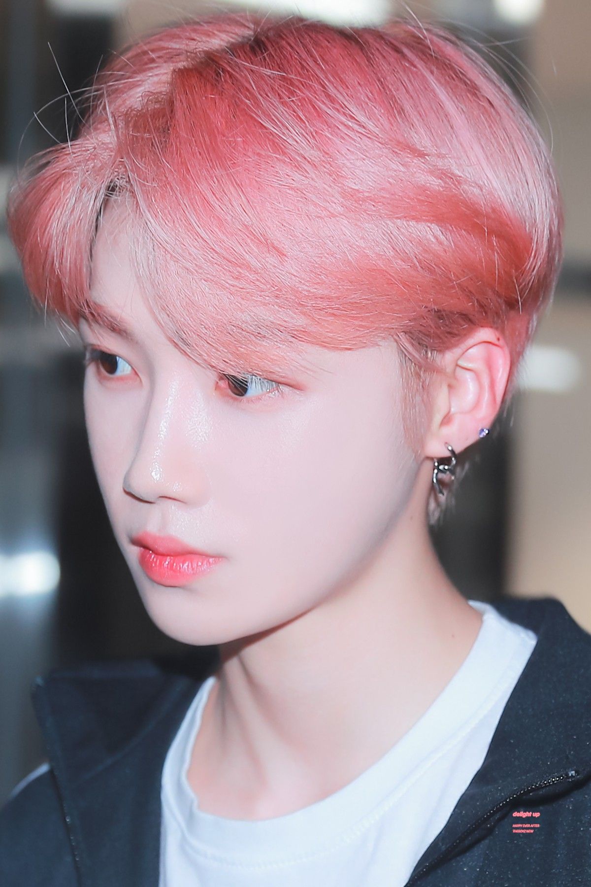 Which male K-pop idols have feminine visuals? - Quora