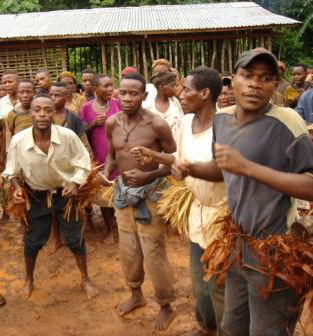 Baka_dancers_June_2006.jpg