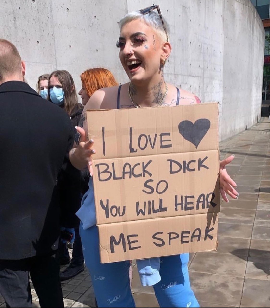 EZ5QmuiWkAEHF4T.jpg:large
