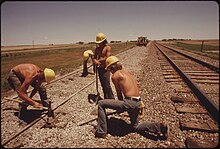 220px-RAILROAD_WORK_CREW_IMPROVES_THE_TRACKS_AND_BED_OF_THE_ATCHISON%2C_TOPEKA_AND_SANTA_FE_RAILROAD_NEAR_BELLEFONT%2C_KANSAS..._-_NARA_-_556012.jpg