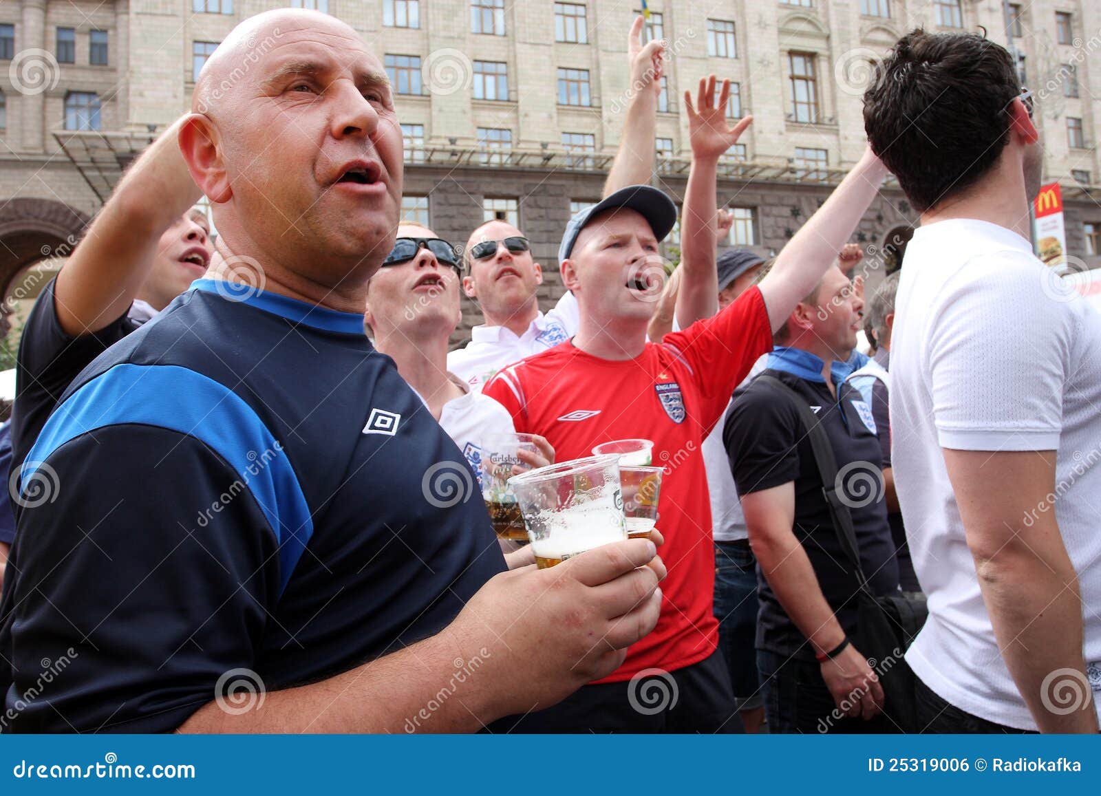 loud-english-football-fans-have-fun-beer-25319006.jpg