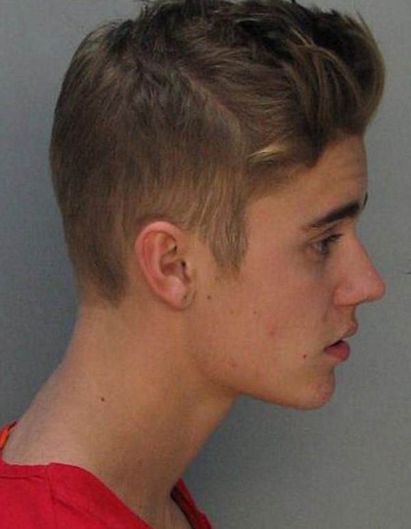 Justin_Bieber_mugshot%2C_profile.jpg