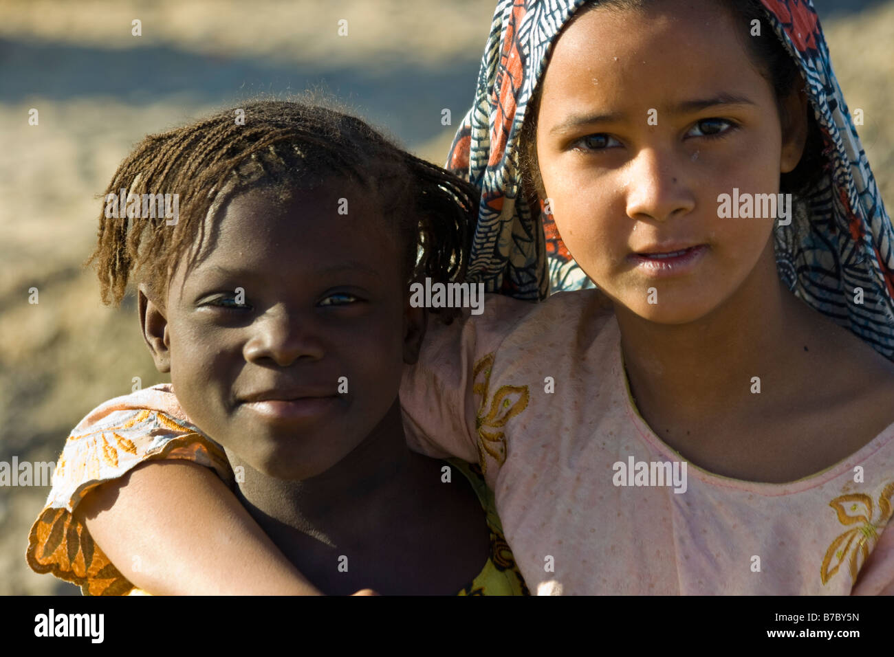 girls-in-timbuktu-mali-B7BY5N.jpg