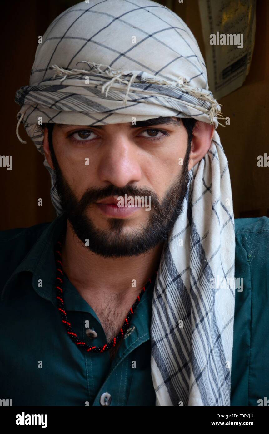 pakistani-pashtun-man-models-with-headscarf-and-necklace-peshawar-F0PYJH.jpg
