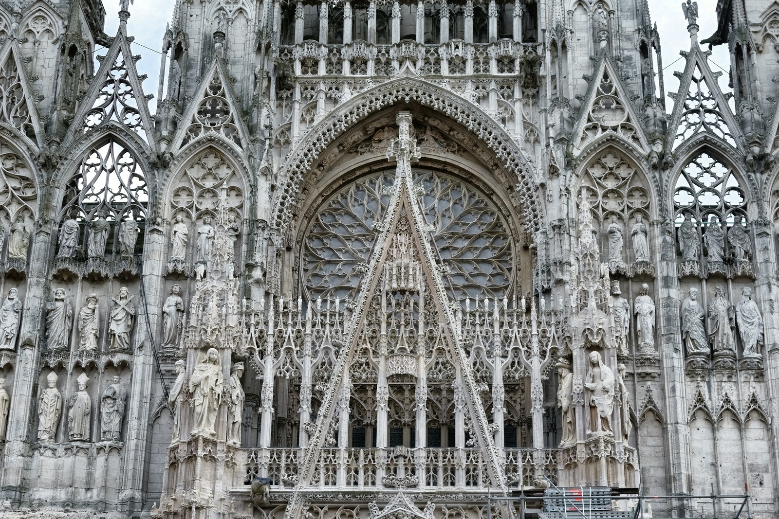 Cathédrale_Notre-Dame_de_Rouen_%2817101805733%29.jpg
