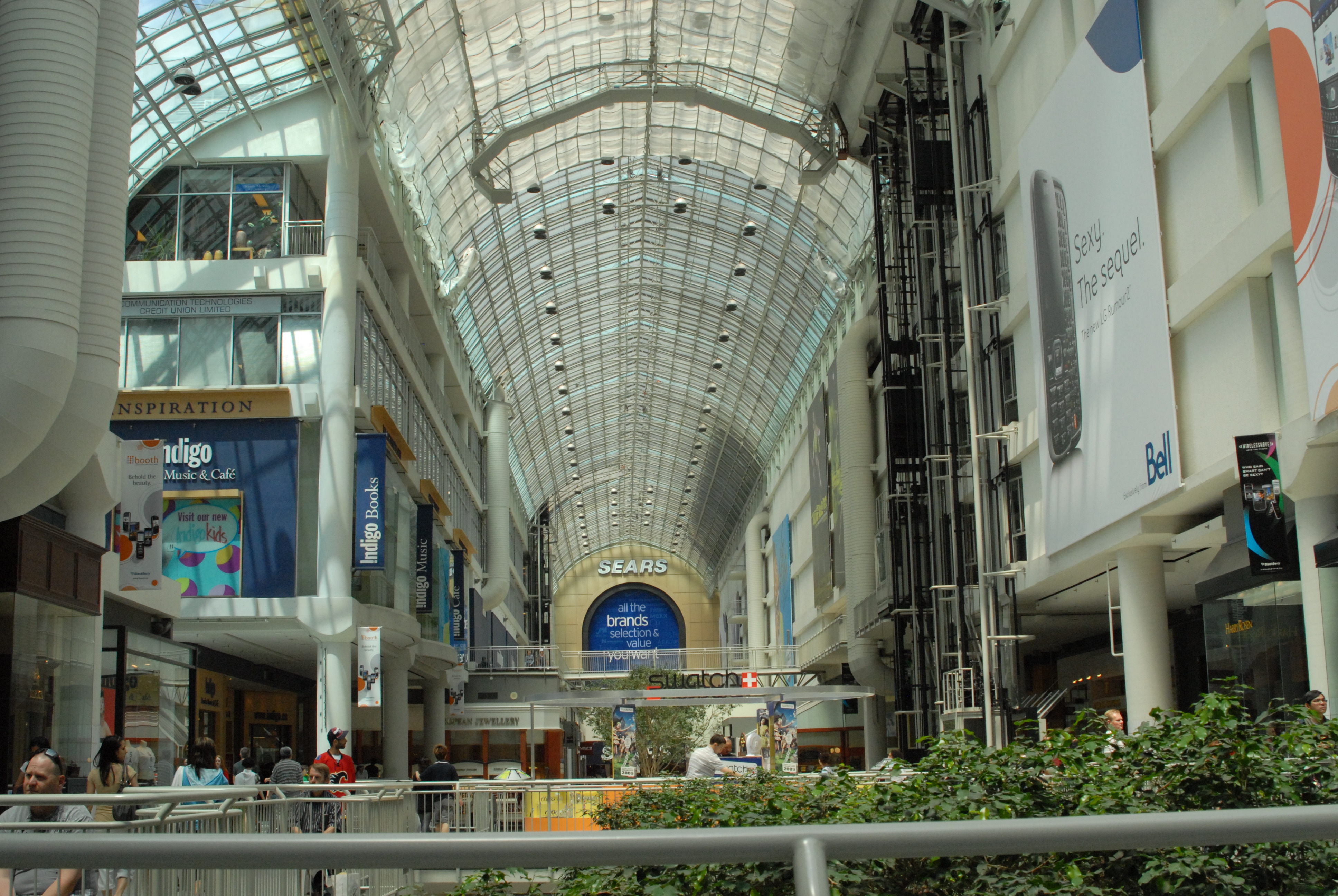 Eatoncentrertorontohall.JPG