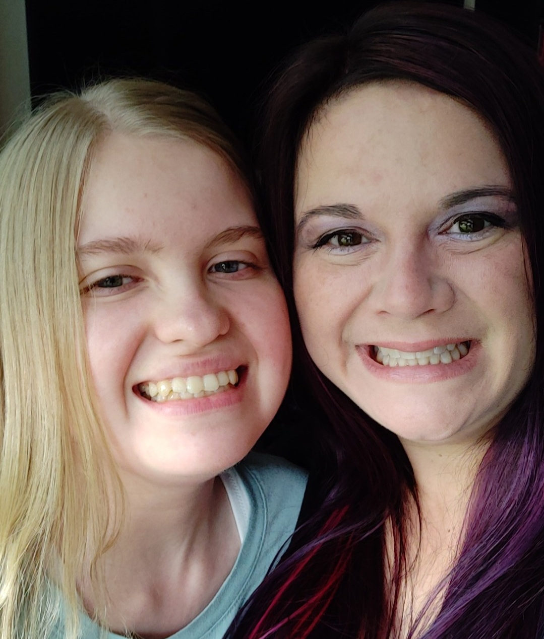 Julie-and-Amber-Drake-1-e1637357988690.jpg