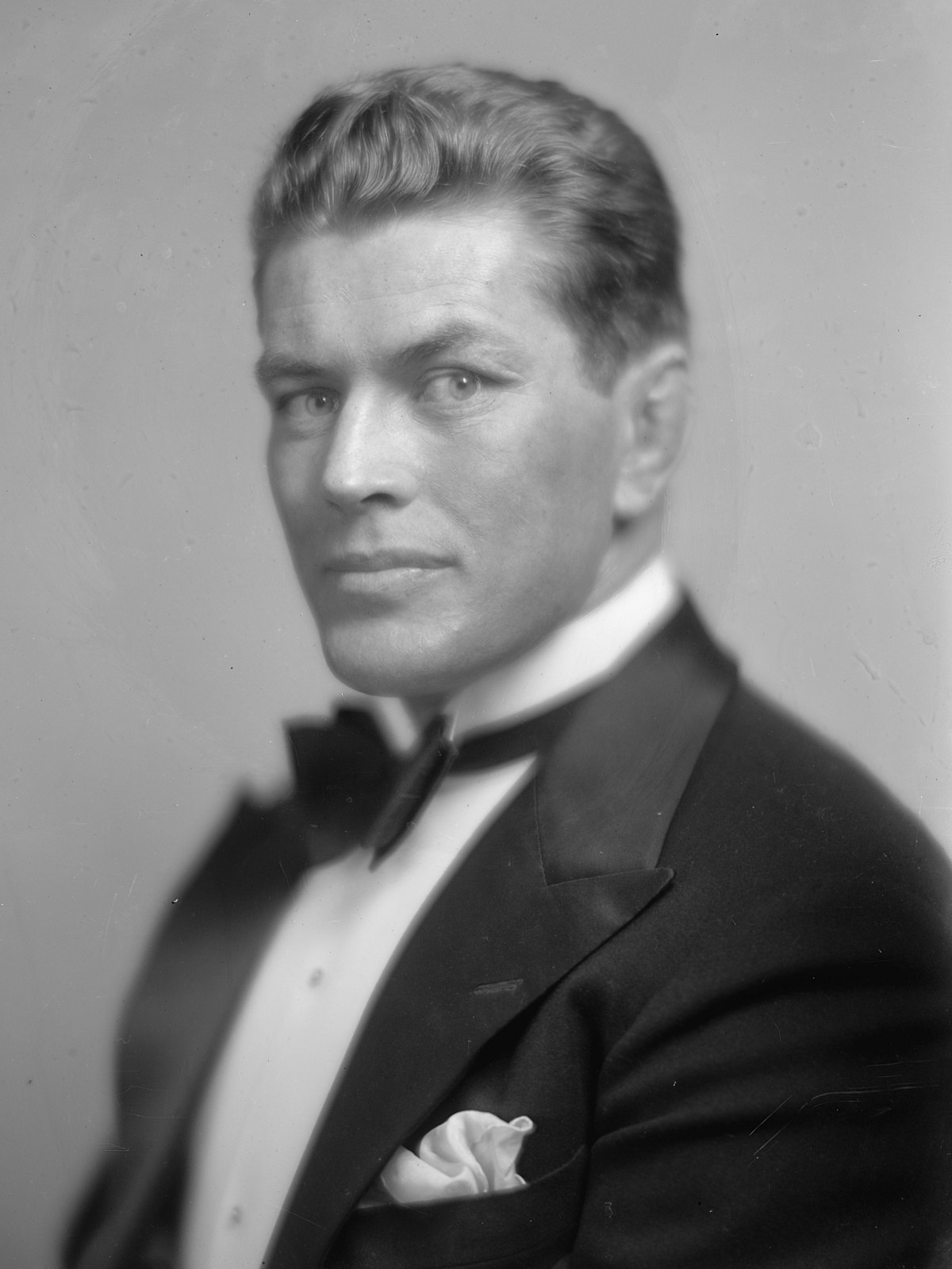 1200px-Gene_Tunney_Portrait_LOC.jpg