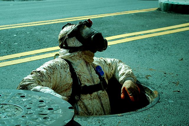 640px-Sewer_worker_in_San_Francisco_4434054443.jpg