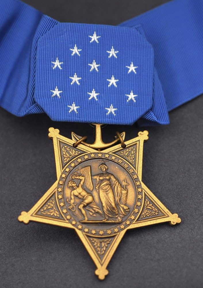 Close-up of the Medal of Honor awarded to Navy SEALs, the highest military  decoration awarded by the U.S. government Poster Print (11 x 16) : Amazon.nl