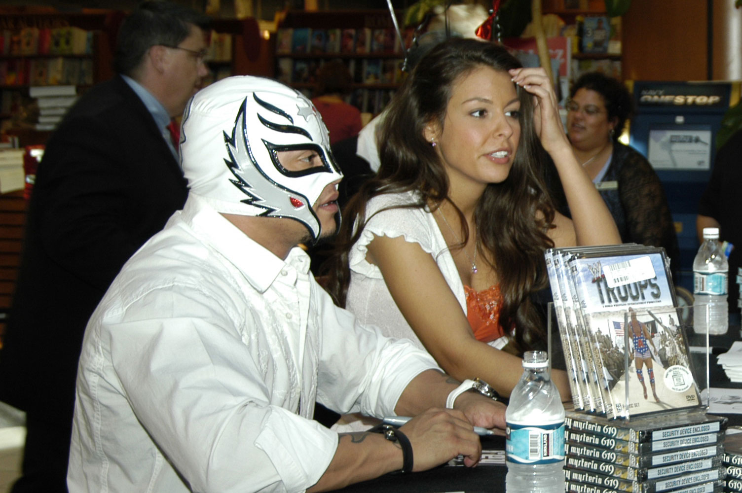 Rey_Mysterio_and_Joy_Giovanni.jpg