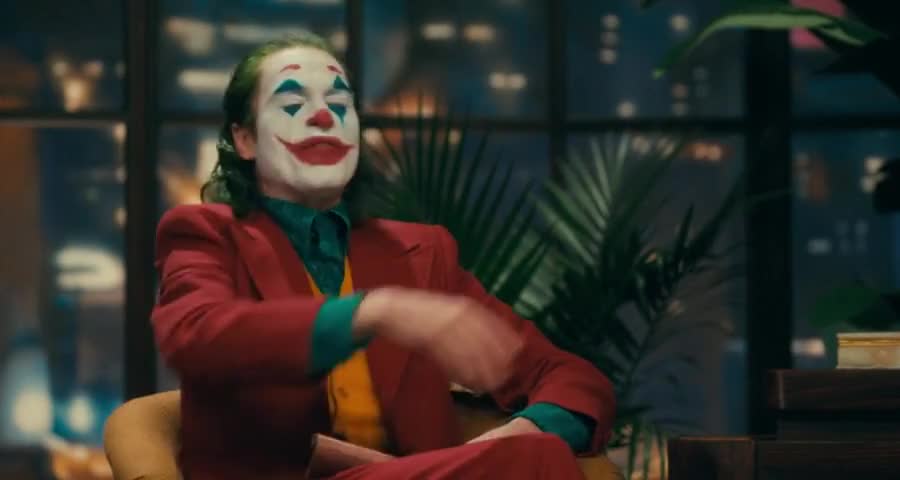 YARN | If it was me dying on the sidewalk, | Joker (2019) | Video clips by  quotes | 5f0accbf | 紗