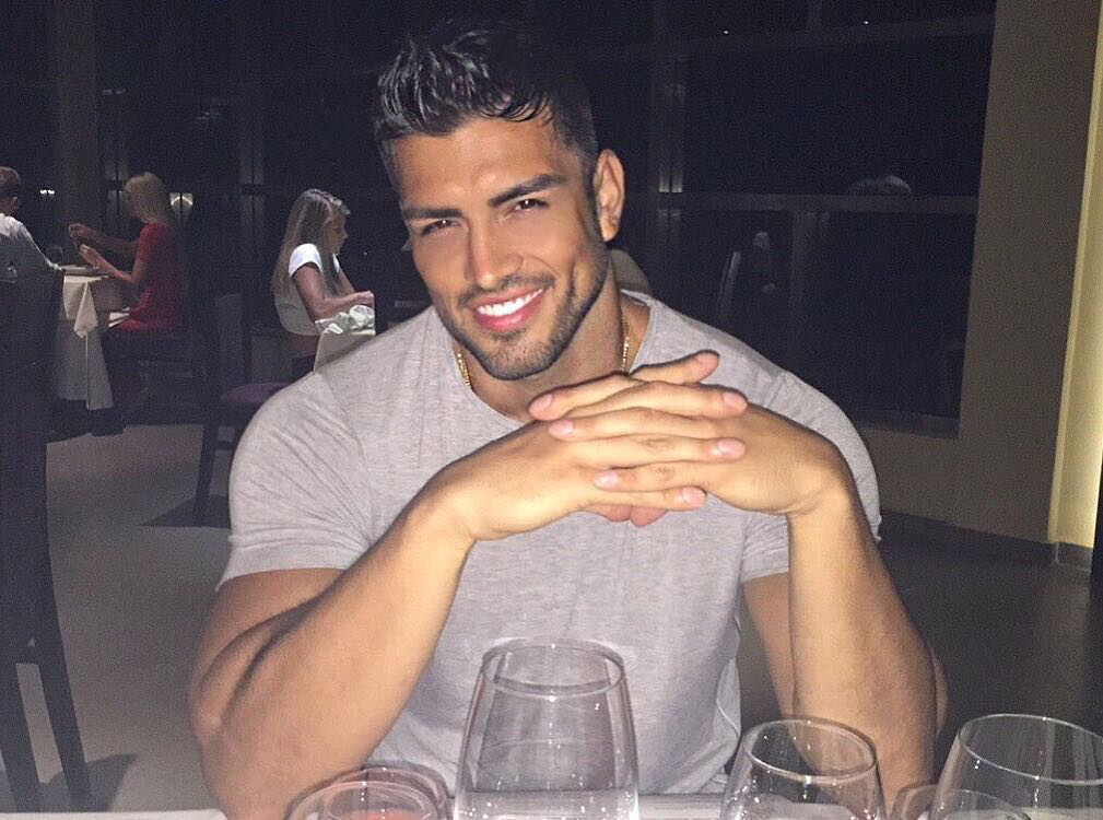 Took this girl on a date with everything paid for, but when I stopped  asking her questions about her life, my date got bored and left! Seriously  these women are impossible to