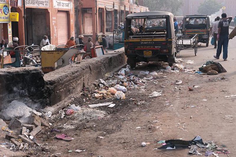 Filthy_street_homeless_India-1.jpg