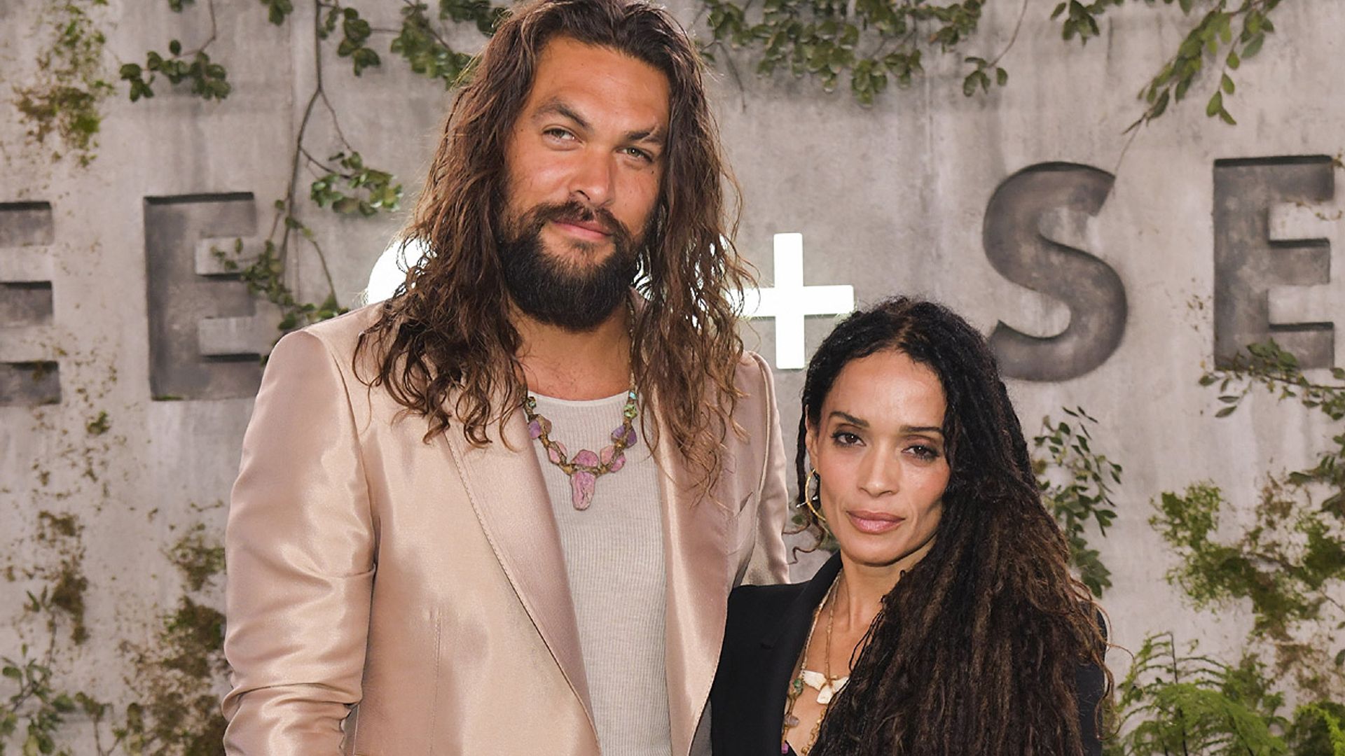 1788bad538a5-momoa-bonet-getty1-t.jpg