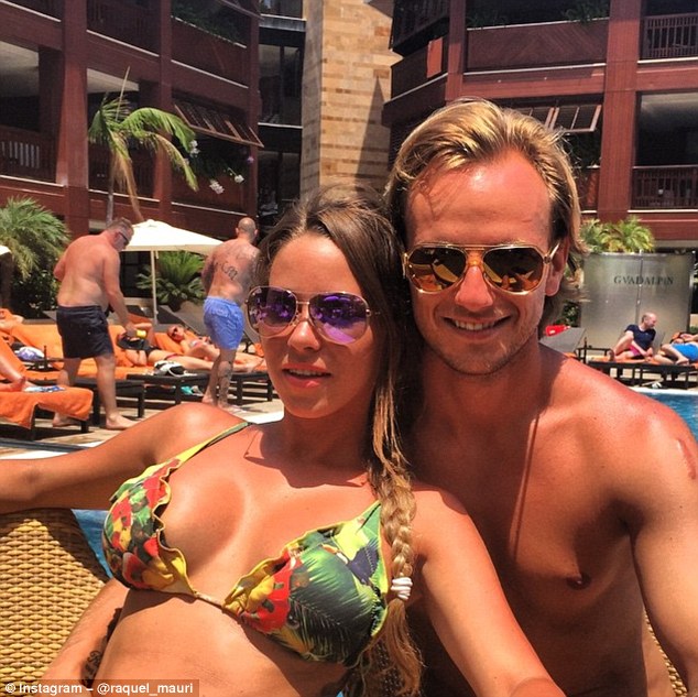 2A6484E300000578-3155600-Ivan_Rakitic_right_poses_for_a_poolside_picture_with_his_wife_Ra-a-30_1436487294908.jpg