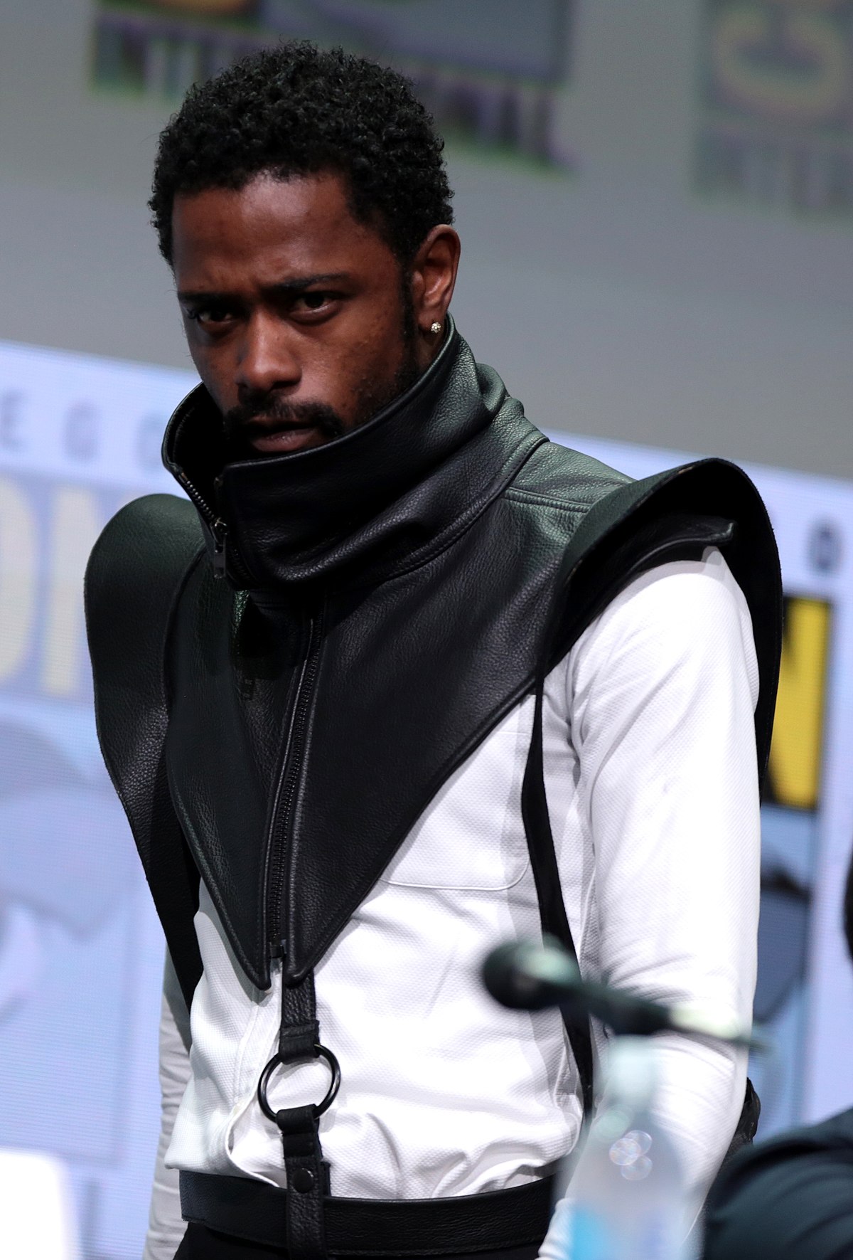 1200px-Keith_Stanfield_by_Gage_Skidmore.jpg