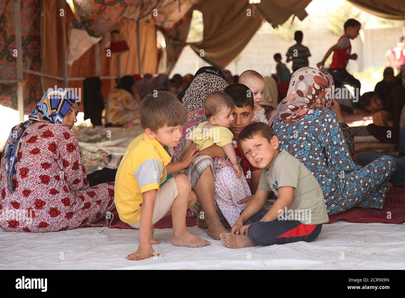 iraqi-shiite-turkmen-families-fleeing-the-violence-in-the-iraqi-city-of-tal-afar-west-of-mosul-arrive-at-shangal-a-town-in-nineveh-province-june-17-2014-the-mainly-turkmen-city-of-tal-afar-west-of-mosul-fell-to-sunni-militants-late-on-sunday-and-the-iraqi-military-said-it-was-sending-reinforcement-there-the-iraqi-army-said-on-state-television-it-had-killed-a-top-militant-named-abu-abdul-rahman-al-muhajir-in-mosul-in-clashes-picture-taken-june-17-2014-reuters-ari-jalal-iraq-tags-civil-unrest-politics-tpx-images-of-the-day-2CR9X9N.jpg