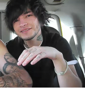 se7en-brokencyde-34523325-300-307.gif