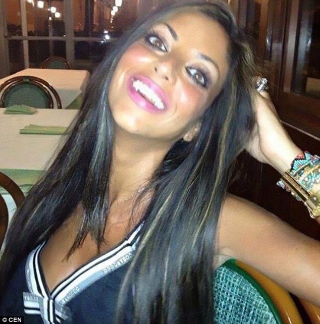 3862A3D400000578-0-image-a-12_1473940391085.jpg