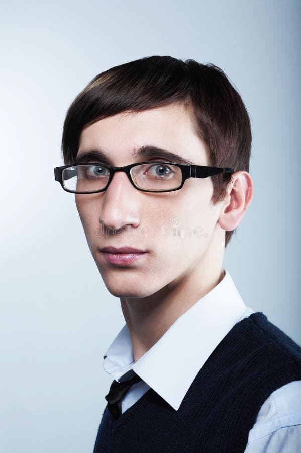 cute-young-guy-wearing-glasses-8365442.jpg
