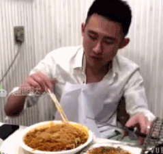 Best Way To Eat Noodles gif – Trending GIF on GifVif