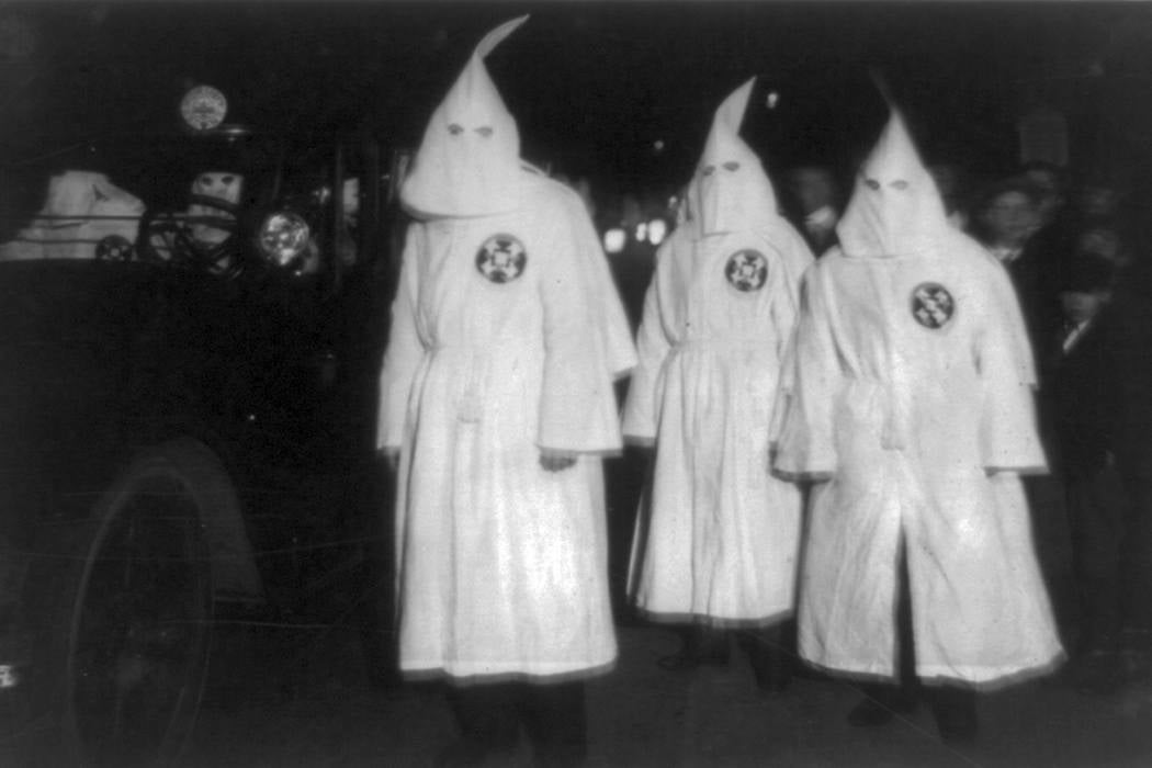 Ku_Klux_Klan_Virgina_1922_Parade_1050x700.jpg