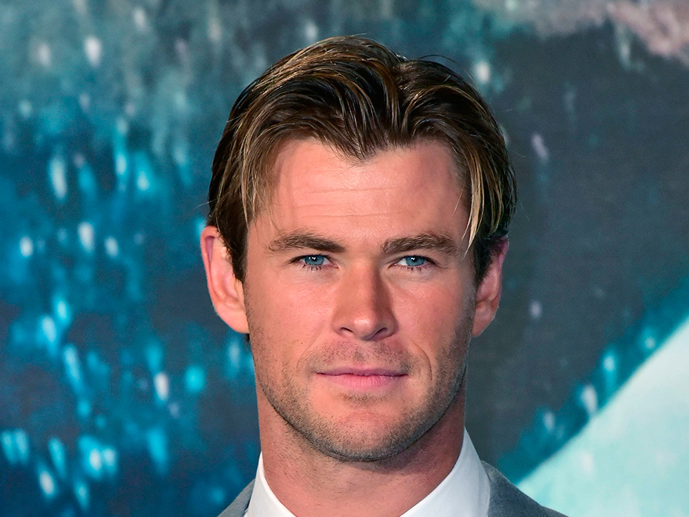 chris-hemsworth-curtains-L-1.jpg