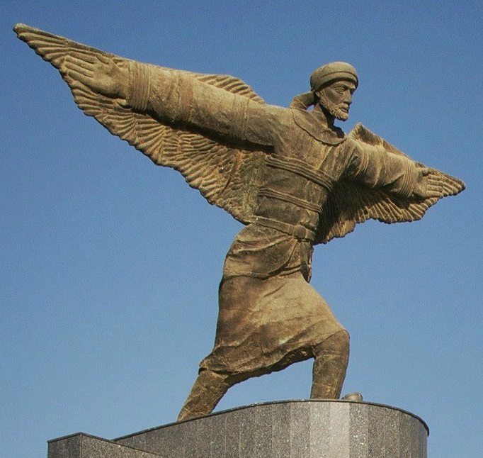 Ibn_Firnas%27_statue.jpg