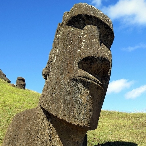 did-you-know-that-under-the-amazing-easter-island-heads-there-are-bodies-theflyingtortoise.jpg