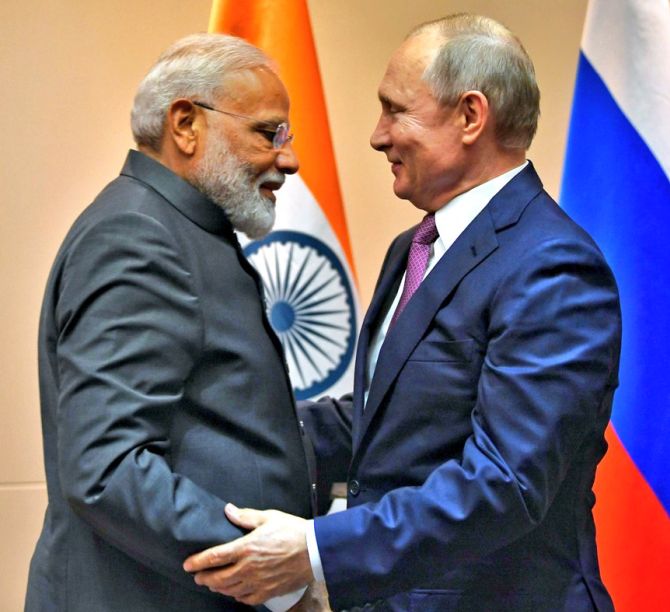 13modi-putin.jpg