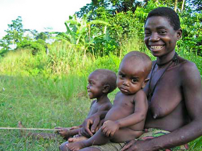 DR_Congo_pygmy_family.jpg