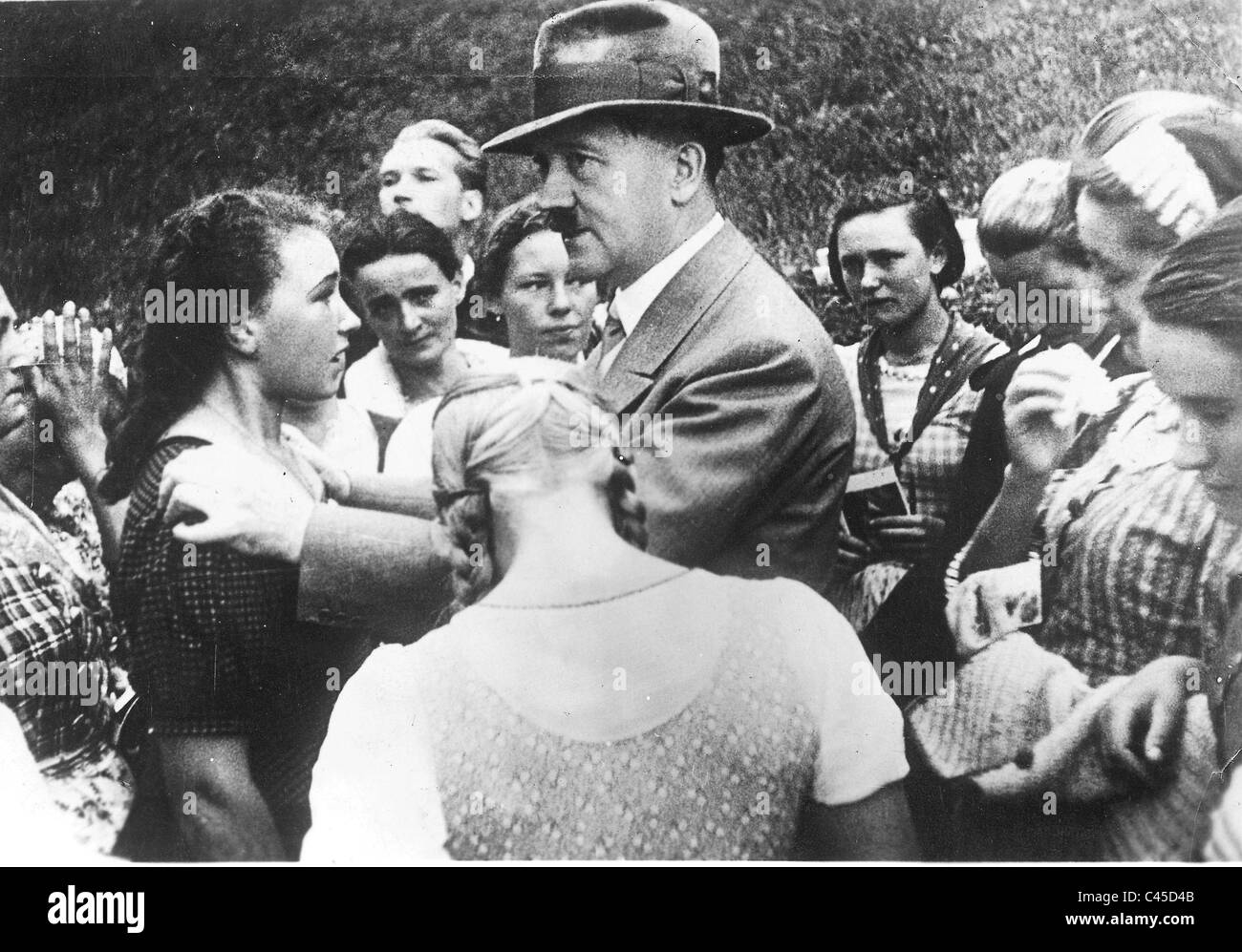 adolf-hitler-surrounded-by-women-C45D4B.jpg
