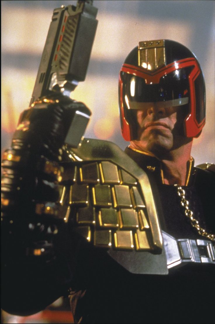 8610ac2c7d0cfec63703844773fd3163--sci-fi-characters-judge-dredd.jpg