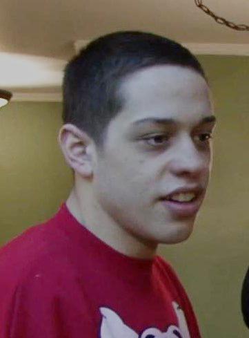 Pete_Davidson_in_2013.jpg