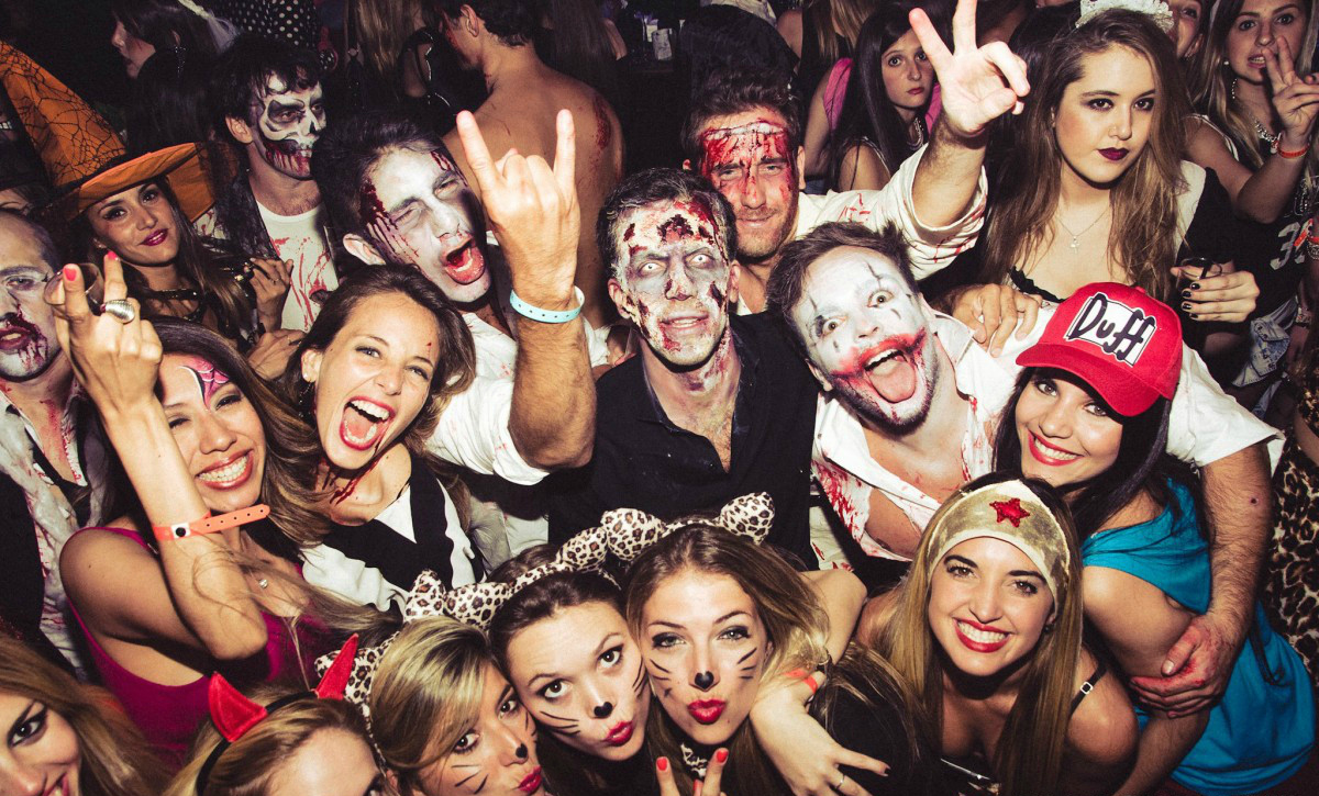 Barhopping-Halloween-London-optimised.jpg