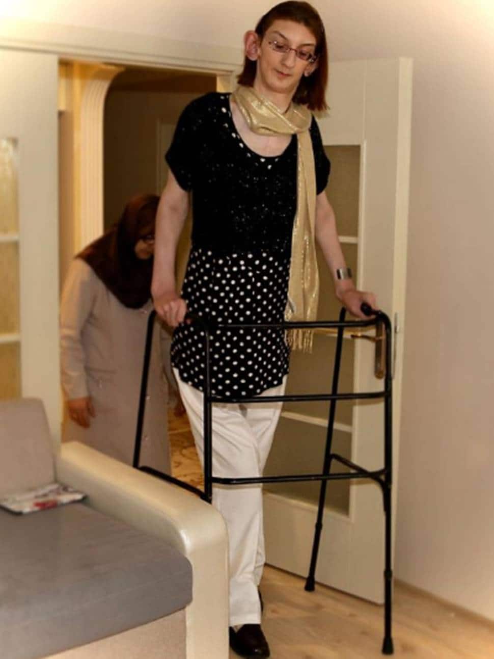 978957-worlds-tallest-girl-4.jpg