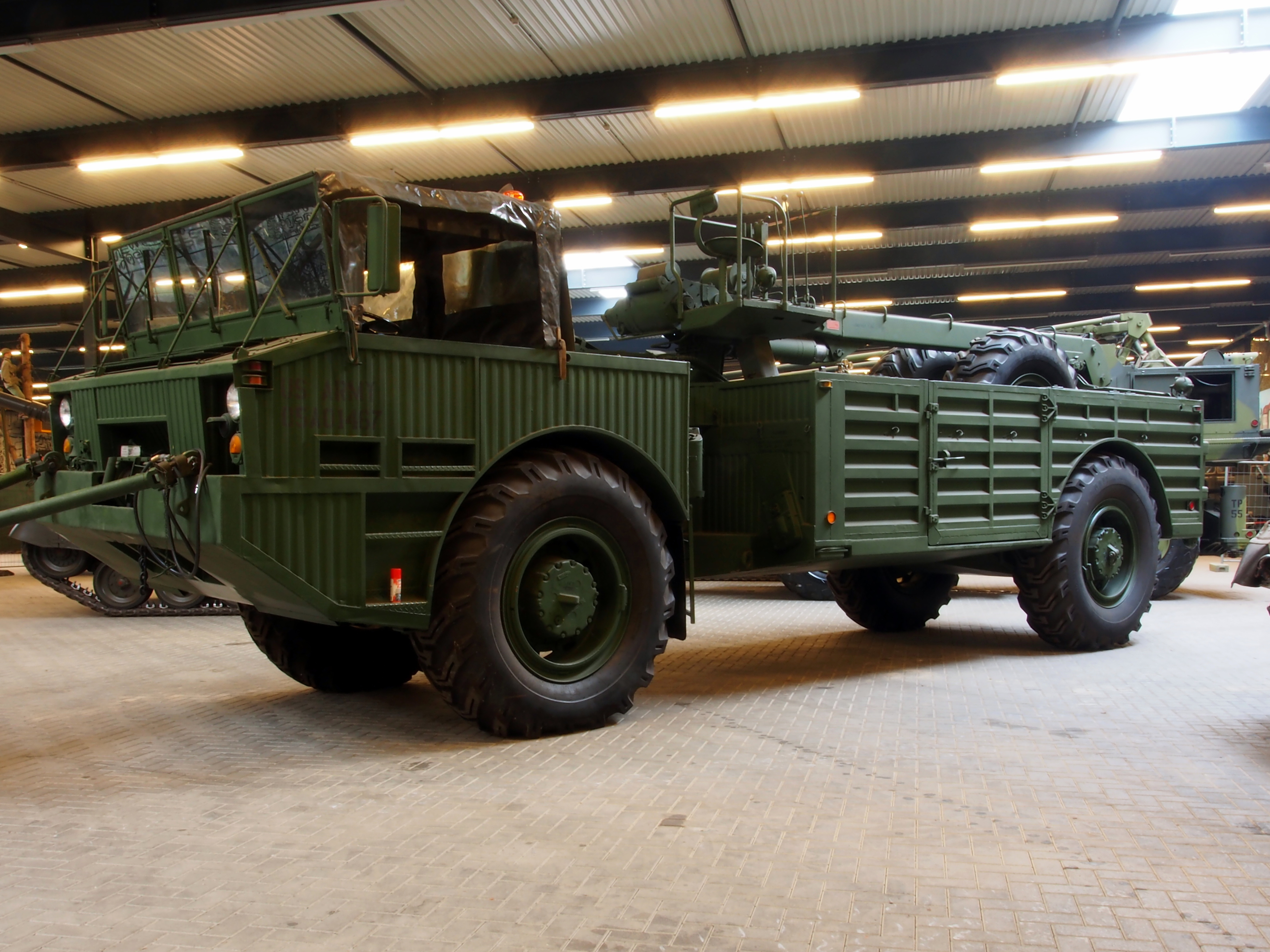 4x4_Caterpillar_Goer_M553_Wrecker_pic4.JPG