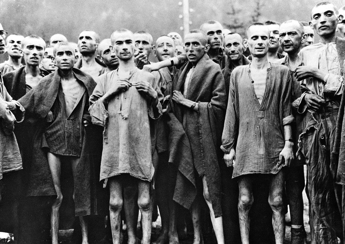 group-prisoners-concentration-camp-Nazi-Austria-Ebensee.jpg