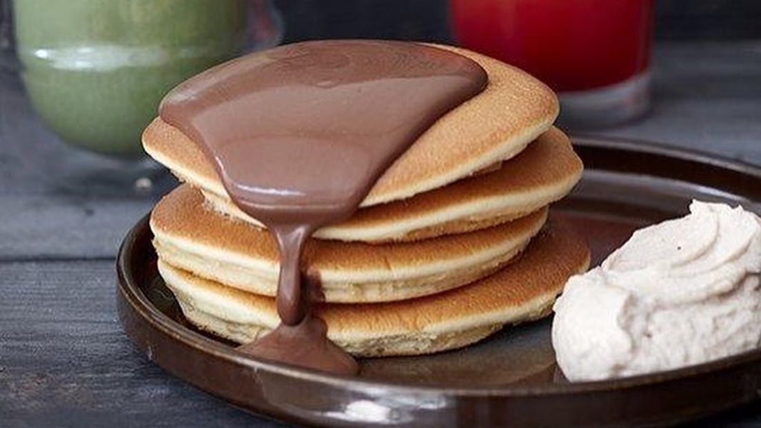 La recette des pancakes sauce chocolat chaud d'Hélène Darroze | AD Magazine