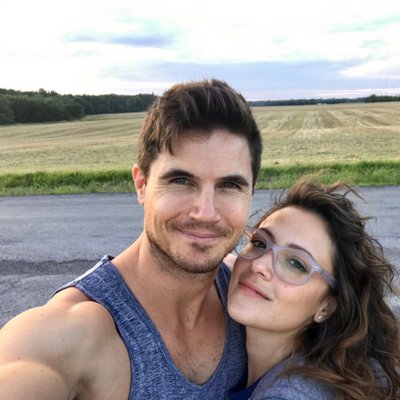 Robbie Amell (@RobbieAmell) / Twitter