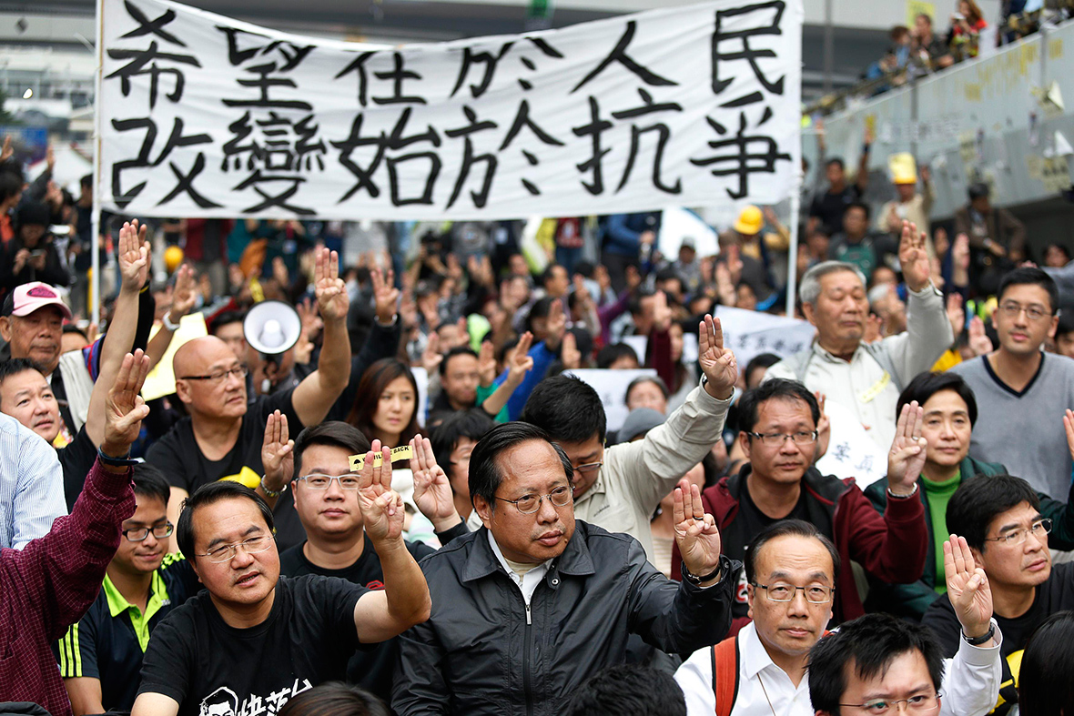 hong-kong-hunger-games-salute.jpg