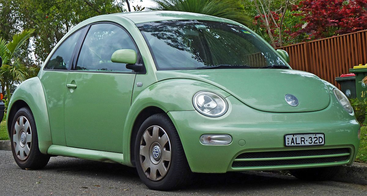 1200px-2002_Volkswagen_New_Beetle_%289C_MY02.5%29_2.0_coupe_%282010-10-01%29_01.jpg