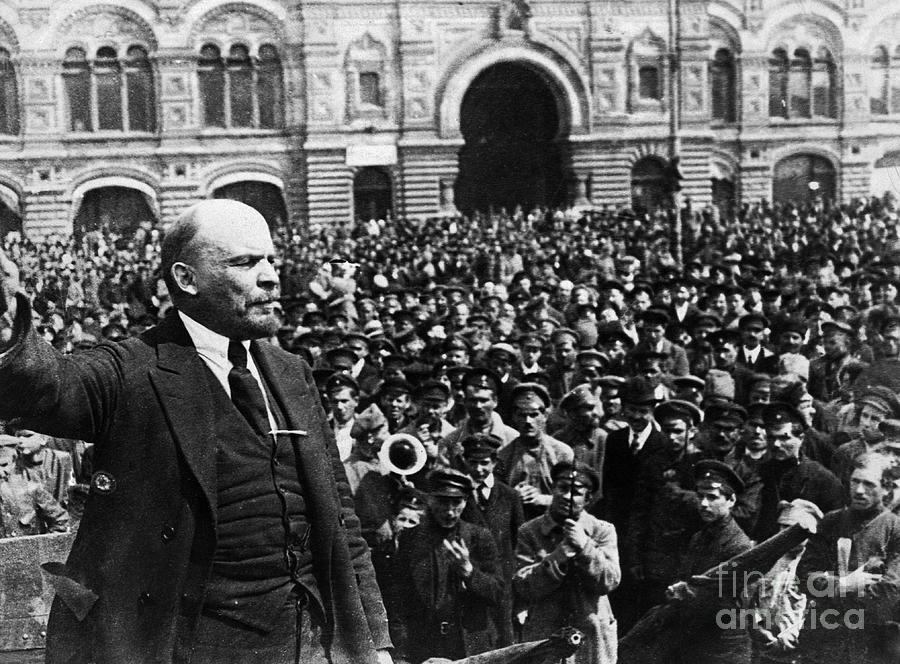 vladimir-lenin-speaking-to-crowd-bettmann.jpg