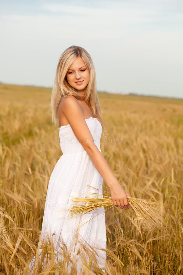 blonde-wheat-field-21520354.jpg