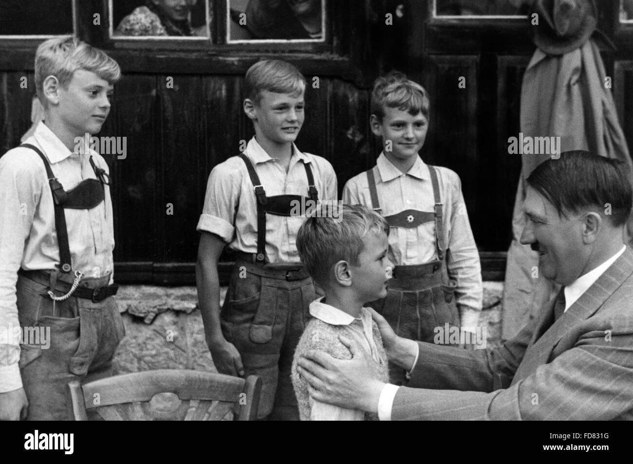 adolf-hitler-welcomes-children-at-the-obersalzberg-FD831G.jpg